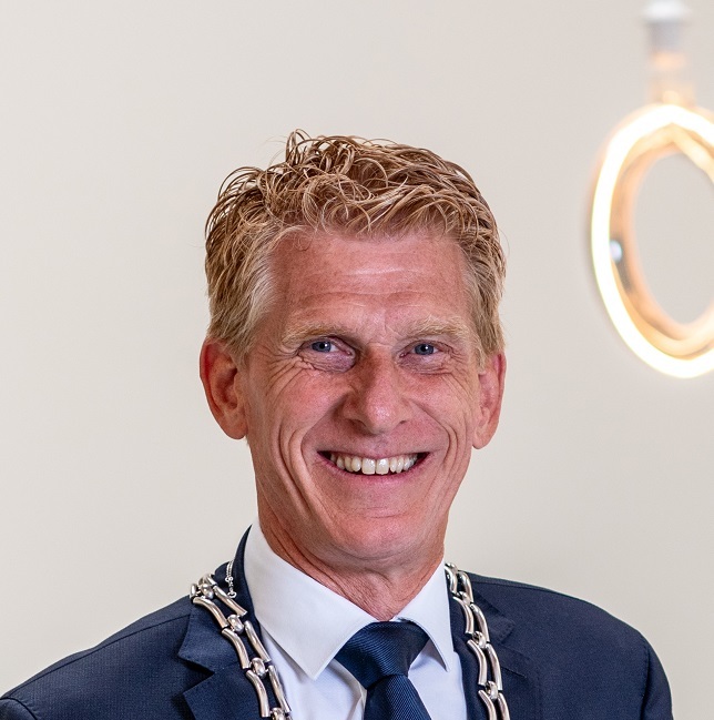 Burgemeester Bakermans met ambtsketting